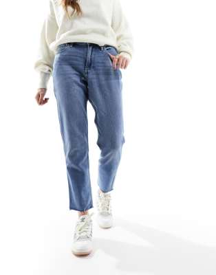 Hollister - Curve Love - Mom-Jeans in Mittelblau mit hohem Bund