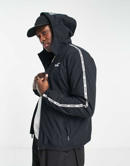 Hollister – Czarna sportowa kurtka z kapturem i lampasami z logo