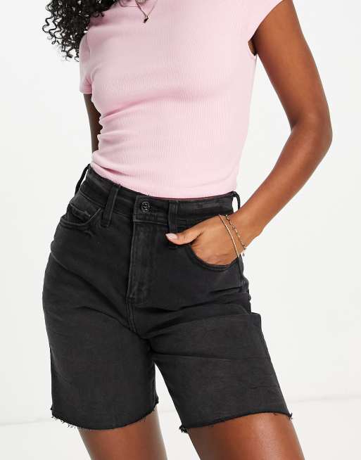 Hollister – Dad-Jeansshorts in Schwarz mit unversäubertem Saum