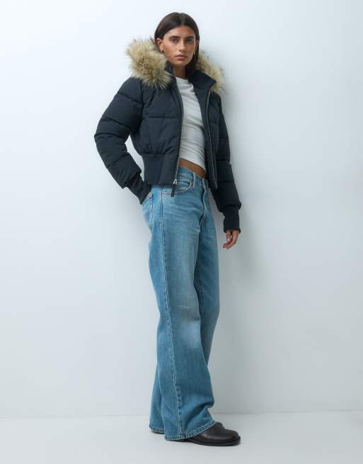 Hollister doudoune courte avec capuche en faux-fur noire, 3 de 4