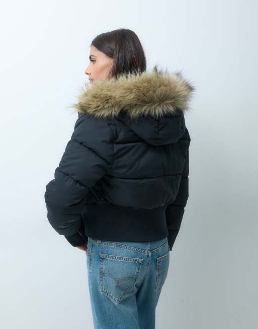 Hollister doudoune courte avec capuche en faux-fur noire, 4 de 4
