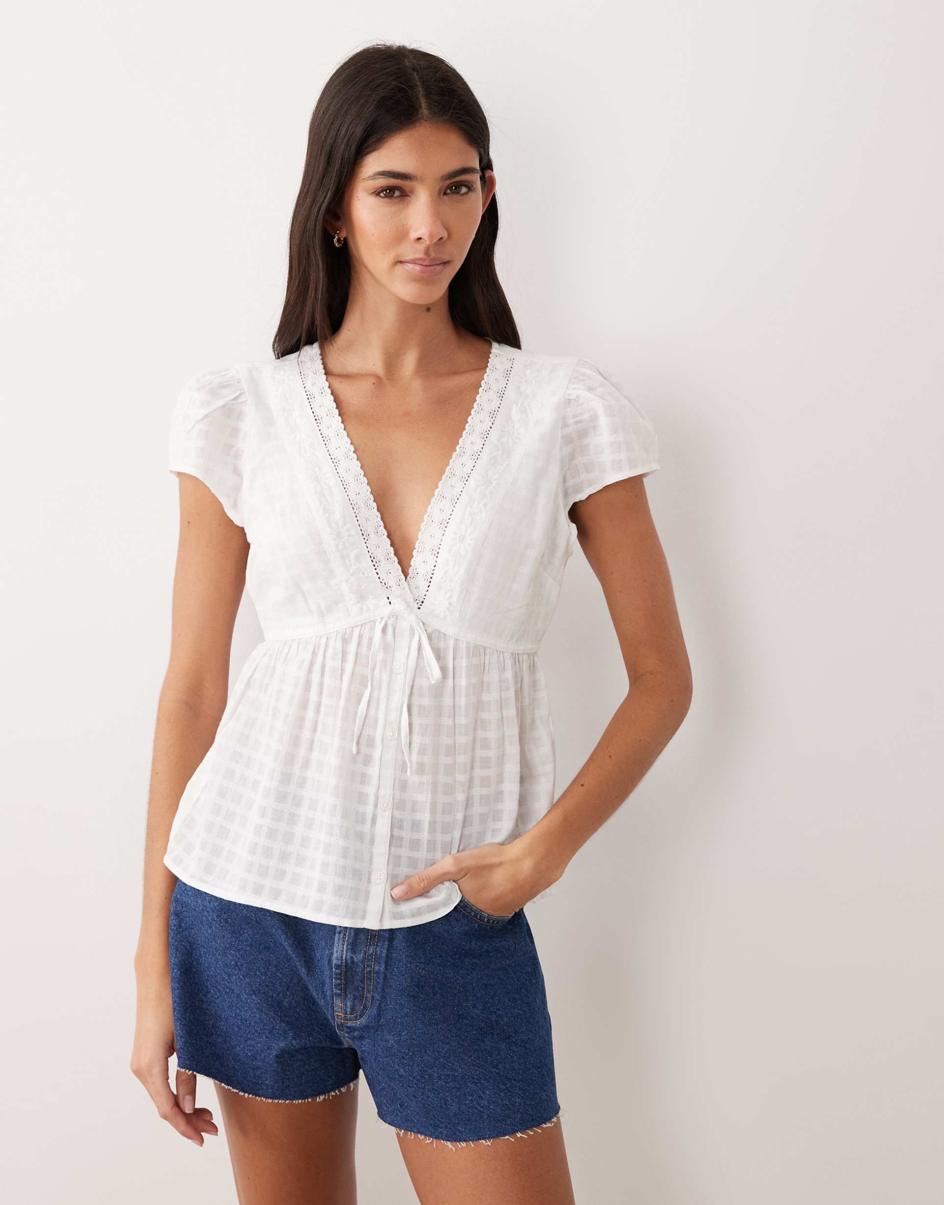 hollister embroidered boho babydoll top in white