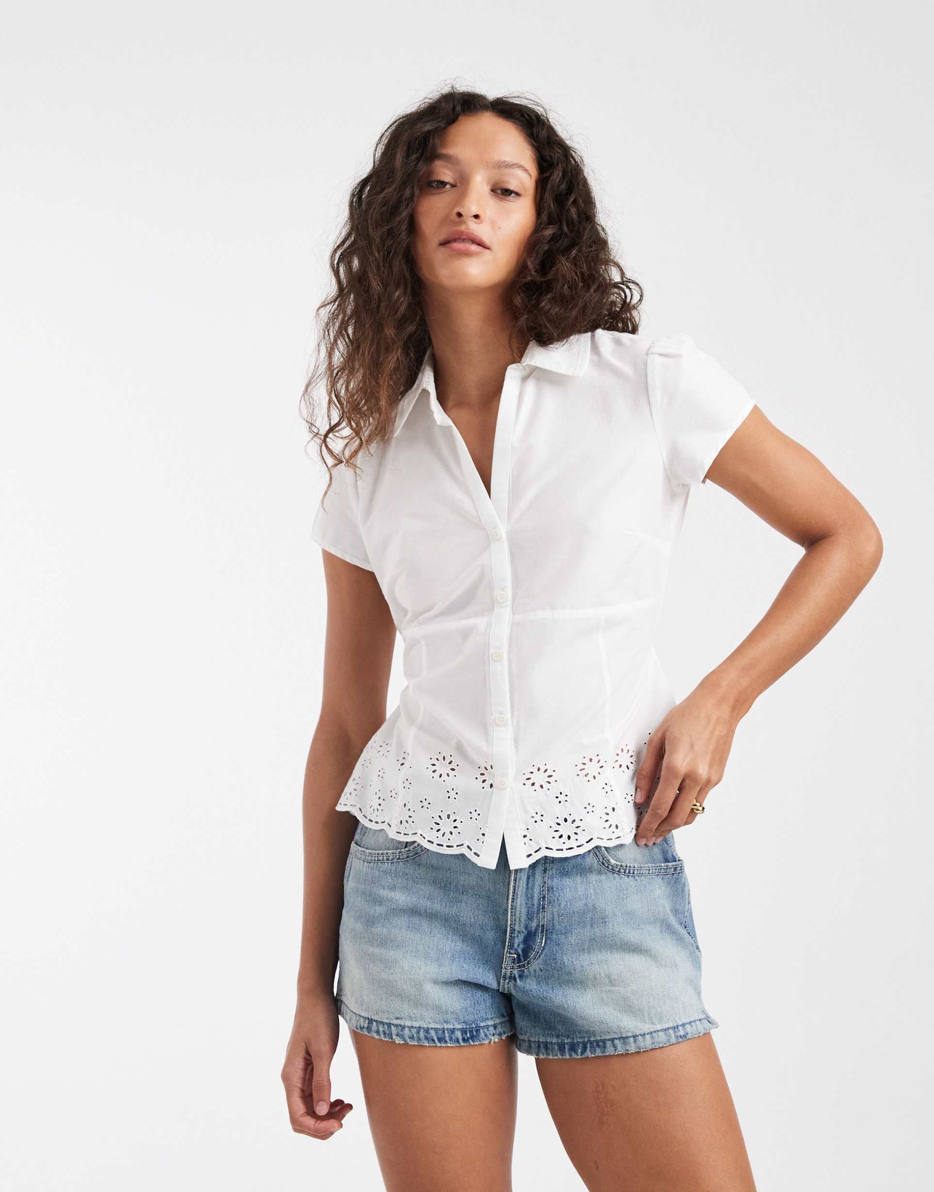 hollister embroidered short sleeve shirt in white