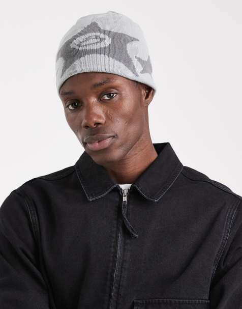 Hollister – Eng anliegende Strickmütze in Grau mit Sternmotiven - view 1