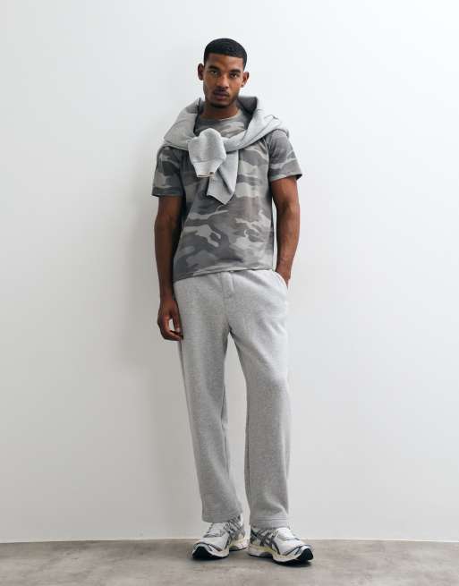 Hollister essential logo open cuff jogger in light grey, 1 of 5