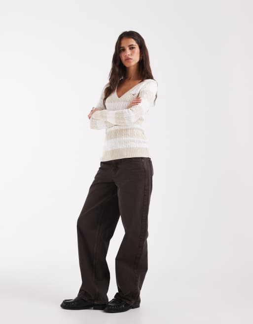 Hollister figurbetonter Zopfmuster-Pullover mit V-Ausschnitt in Creme gestreift, 2 von 4