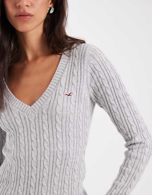 Hollister fitted cable knit v-neck jumper in light grey, 2 of 4