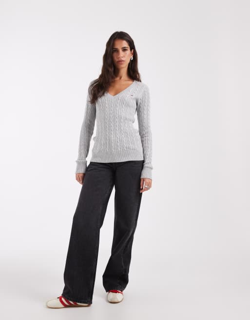 Hollister fitted cable knit v-neck jumper in light grey, 3 of 4