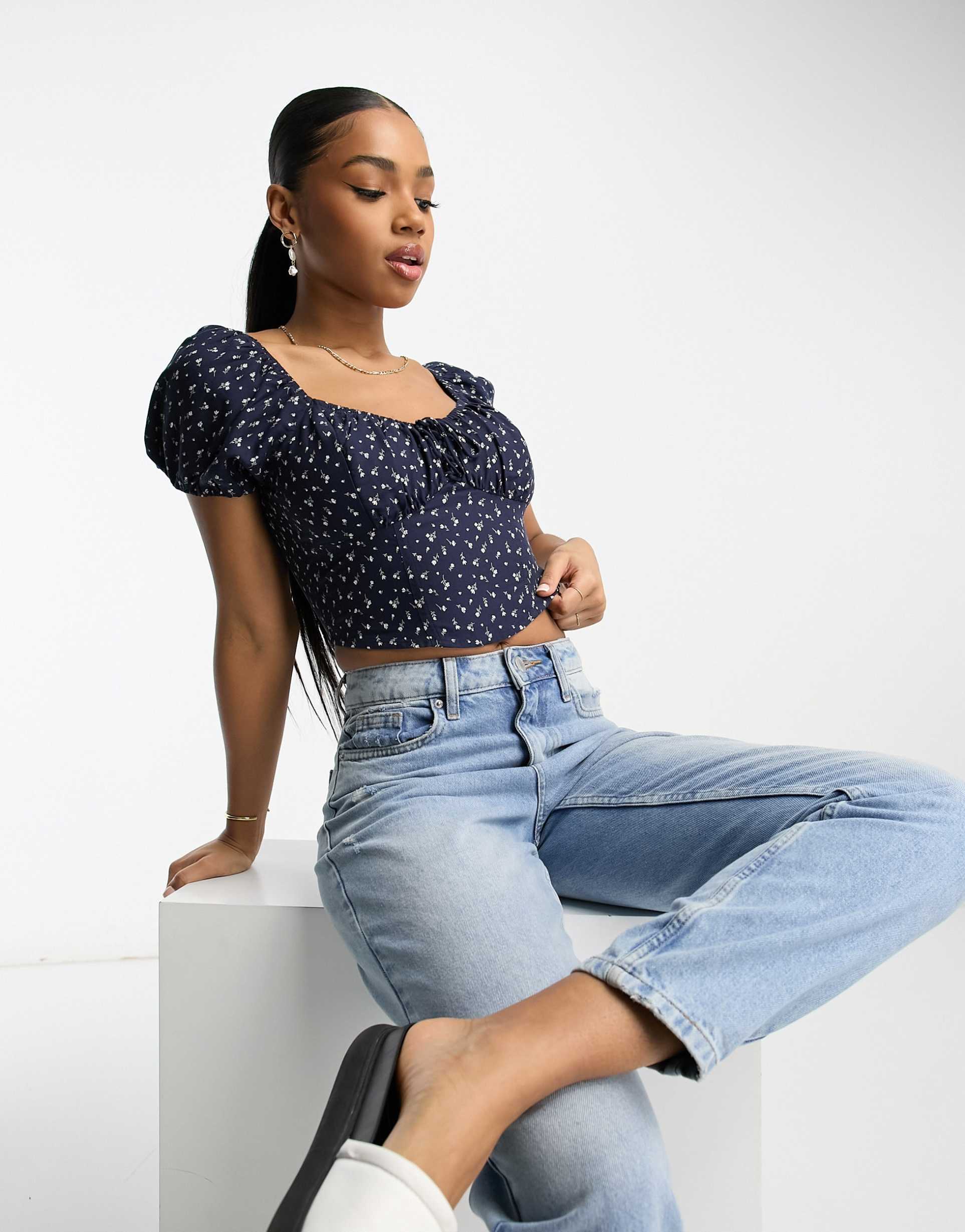 Hollister floral crop top with puff sleeves in navy view 2