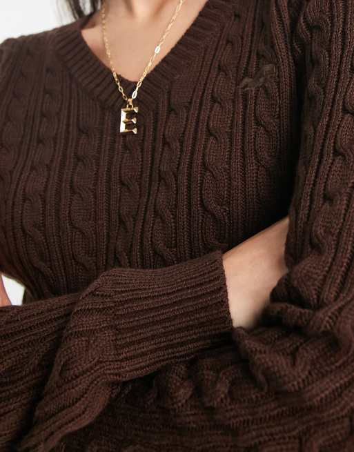 Hollister Gebreide trui met kabels en V hals in bruin ASOS