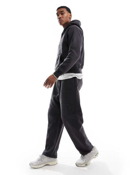 Hollister – Gerade geschnittene Baggy-Jogginghose in Anthrazit mit Motiv, Kombiteil - view 1
