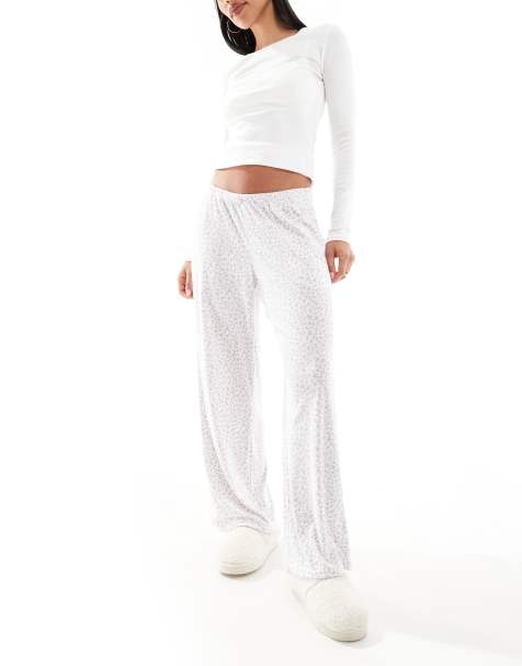 Hollister – Gerippte, weite Pyjama-Hose in Weiß mit Herzprint - view 1