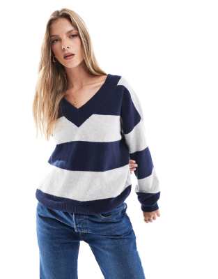 Hollister - Gestreifter Pullover in Blau und Grau mit Zopfmuster und V-Ausschnitt