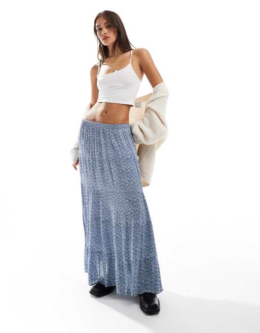 Hollister – Gestufter Maxirock in Blau mit Blumenmuster