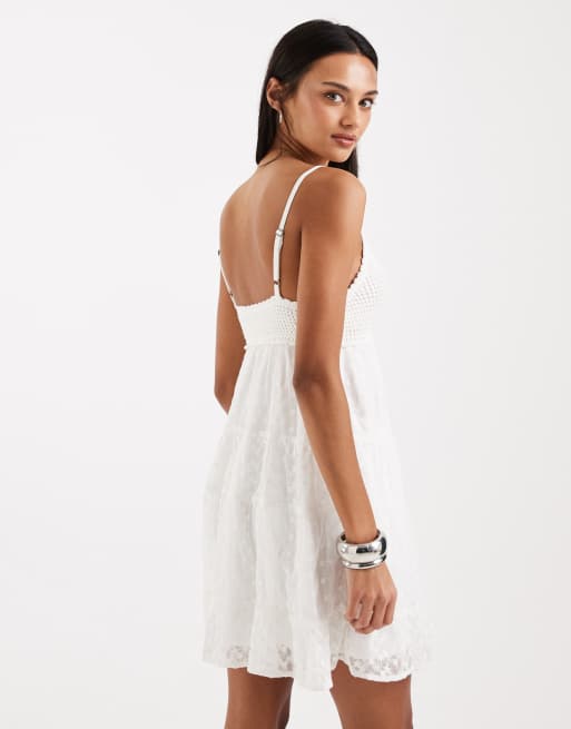 Hollister – Gestuftes Babydoll-Minikleid in Weiß mit Häkeldetail, 3 von 4