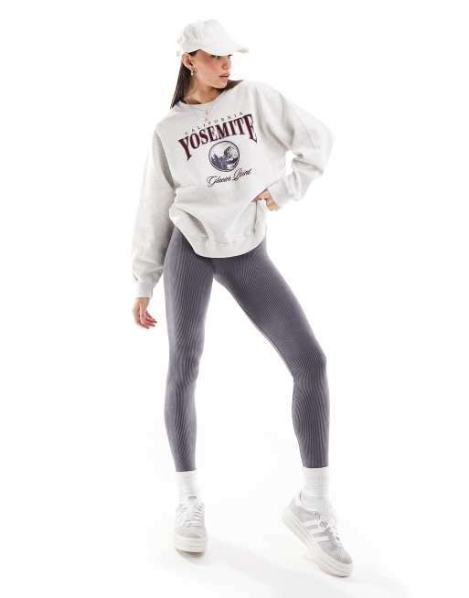 Hollister - Grå sweatshirt med Yosemite-print 