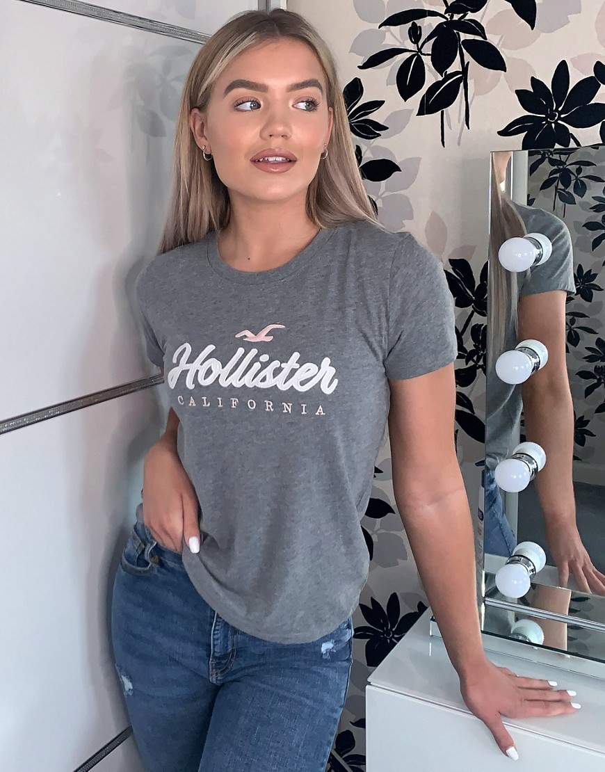 Hollister – Grå t-shirt med logga framtill