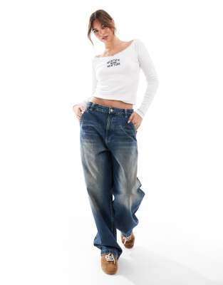 Hollister Graddvit off shoulder topp med sportmotiv ASOS