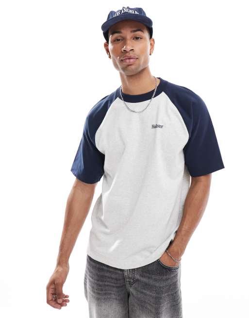 Hollister Grameleret og marinebla baseball T shirt med raglanaermer og print pa ryggen i kraftigt materiale i firkantet pasform ASOS