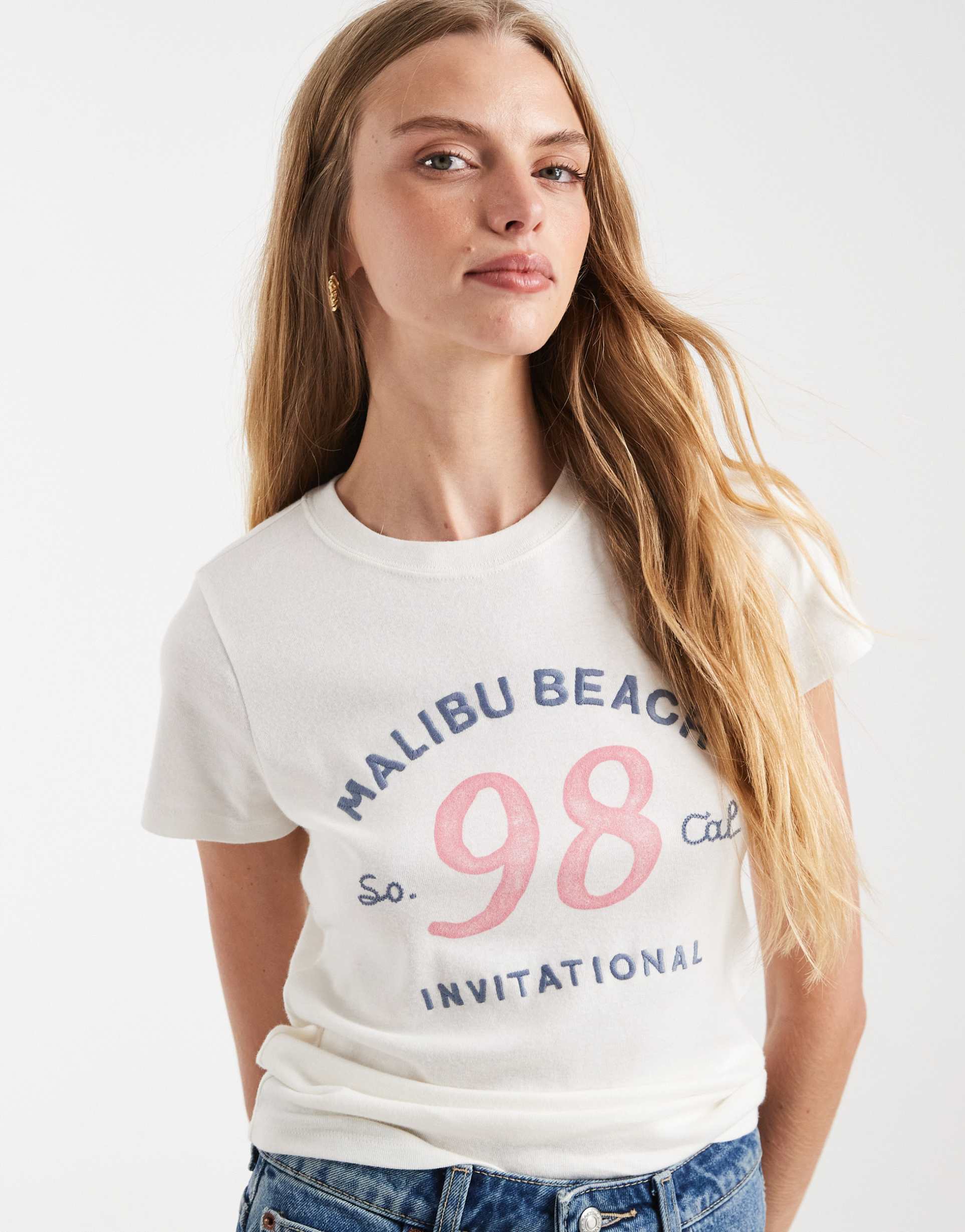 hollister graphic baby tee in white