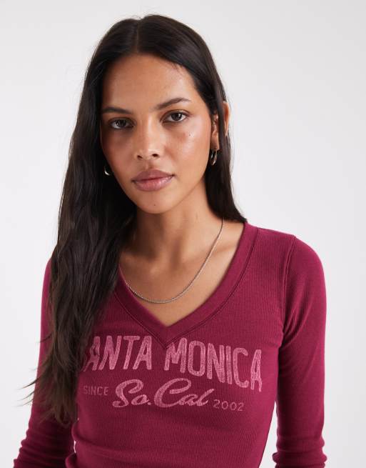 Hollister graphic long sleeve v neck t-shirt in berry, 3 of 4