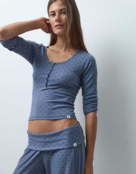 Hollister haut de pyjama henley à manches longues en ensemble coordonné, imprimé fleuri bleu marine - view 1