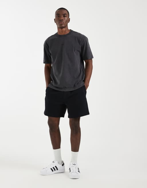 Hollister heavyweight elevated chest logo T-shirt in black, 2 of 5