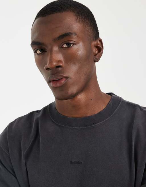 Hollister heavyweight elevated chest logo T-shirt in black, 3 of 5