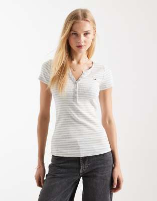 Hollister - Henley-T-Shirt in gestreiftem Grau mit Logo auf der Brust