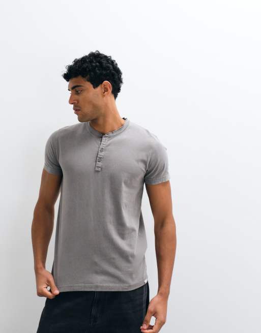 Hollister – Henley-T-Shirt in verwaschenem Grau