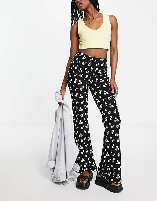 Hollister - high rise flare trouser in black ditsy