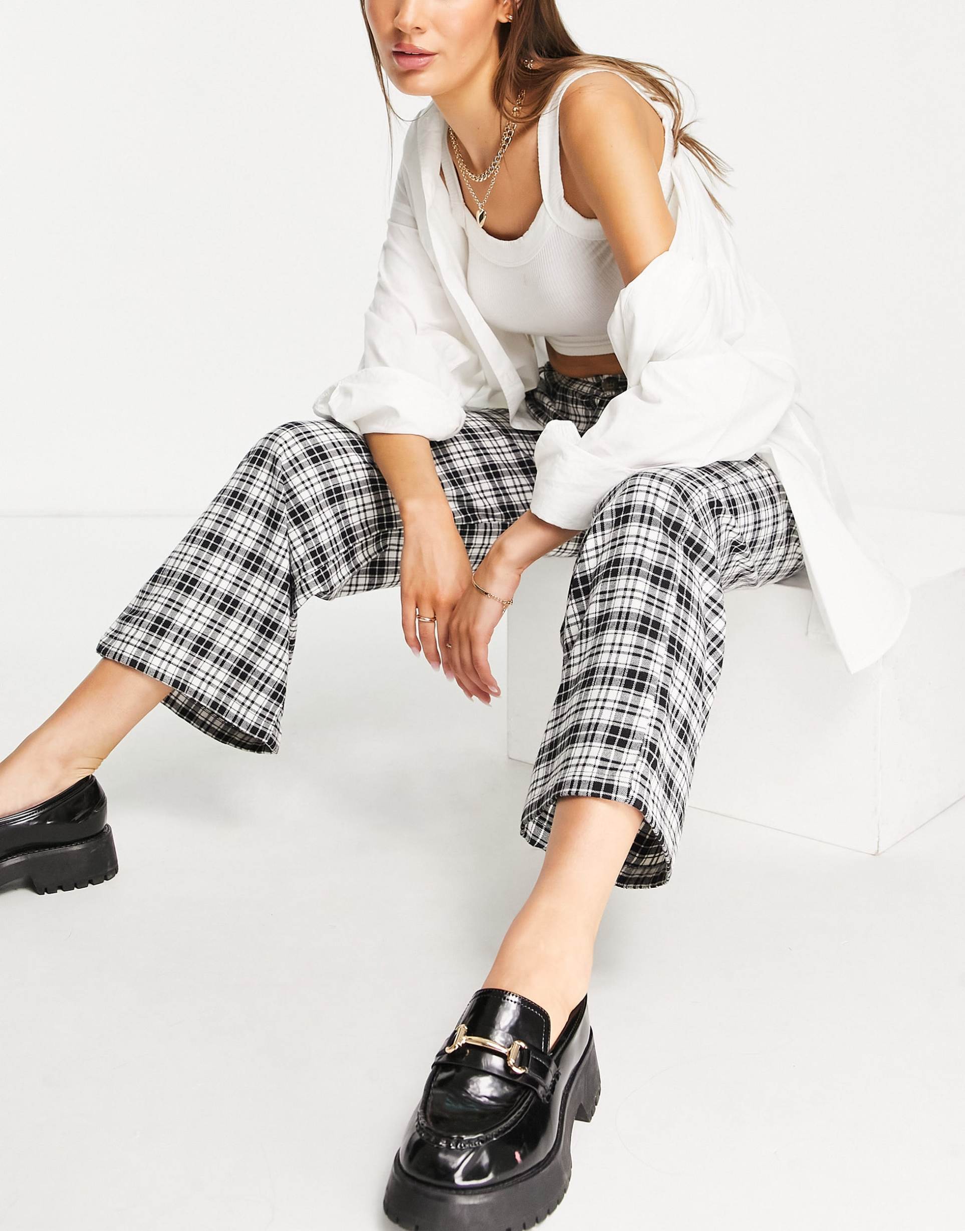 Hollister high rise vintage baggy trouser in black plaid view 3