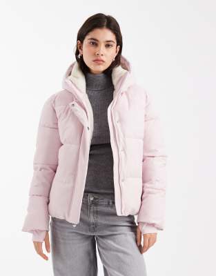 Hollister - Hochgeschlossene Steppjacke in Rosa