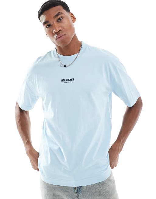 Hollister - Hoogsluitend recht T-shirt met logo in lichtblauw