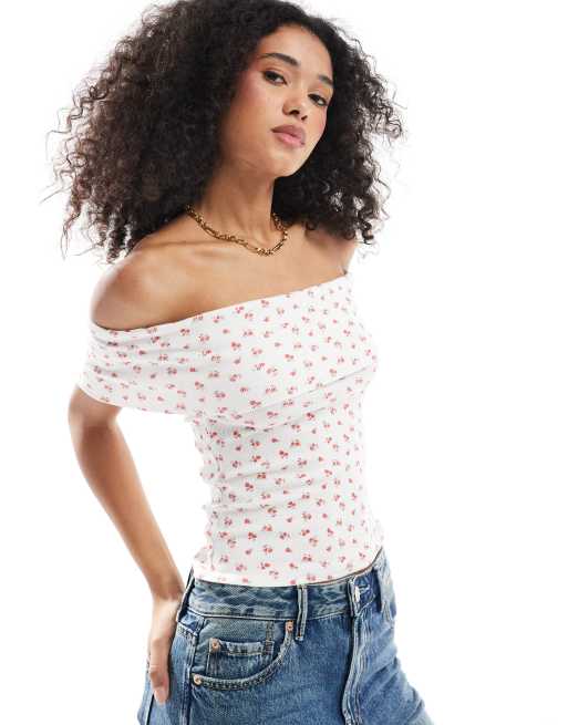 Hollister - Hvid offshoulder-top med korte ærmer og rosemønster