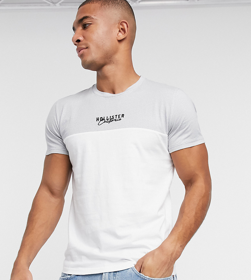 Hollister - Hvid T-shirt med logofarveblok