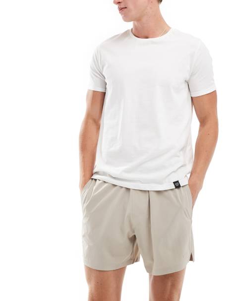 Hollister – Hybrid-Shorts aus Nylon in Beige mit farblich abgestimmtem Logo, 5 Zoll Schrittlänge - view 1