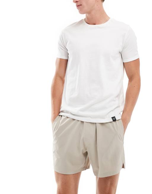 Hollister – Hybrid-Shorts aus Nylon in Beige mit farblich abgestimmtem Logo, 5 Zoll Schrittlänge