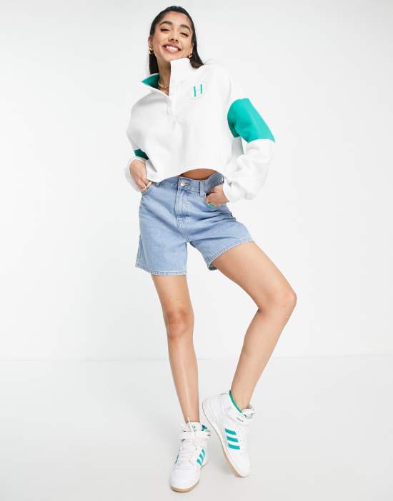 https://images.asos-media.com/products/hollister-icon-henley-sweatshirt-in-white/202613121-3?$n_550w$&wid=550&fit=constrain