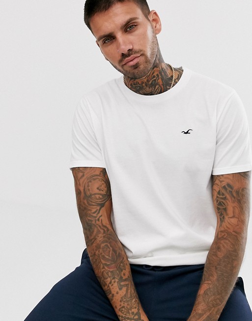 Hollister icon logo curved hem t-shirt in white