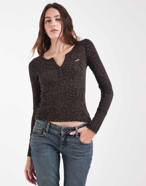 Hollister Icon-Logo Langarm-Henley-Oberteil mit Leopardenmuster, 2 von 4