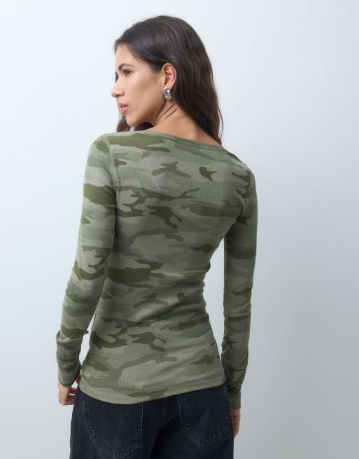 Hollister icon logo langærmet henley-top i grøn camo, 4 af 4