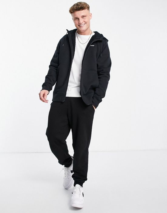 https://images.asos-media.com/products/hollister-icon-logo-sherpa-lined-full-zip-hoodie-in-black/201331976-3?$n_550w$&wid=550&fit=constrain