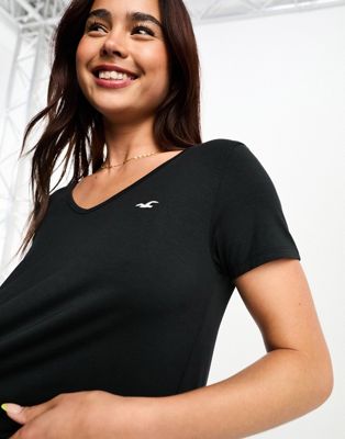 Hollister icon logo v-neck t-shirt in black