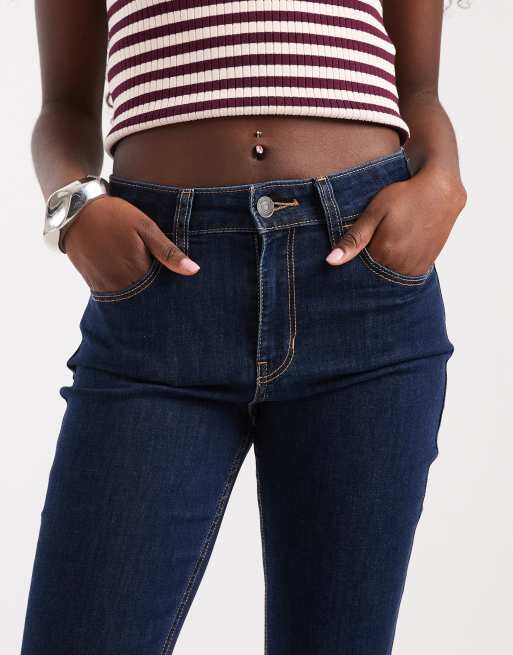 Hollister jeans med bootcut och dekorativ söm framtill i indigoblått, 4 av 5