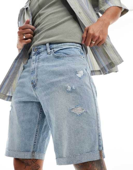 Hollister – Jeansshorts im Used-Look in heller Waschung mit engem Schnitt, 9 Zoll Schrittlänge