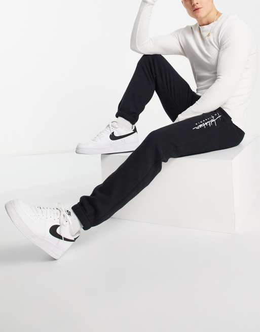 Hollister jogger in black with side script logo