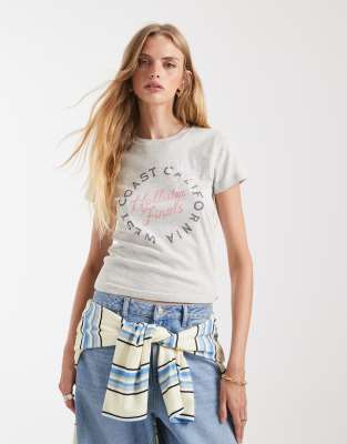 Hollister - Knapp geschnittenes T-Shirt in Grau mit Grafik