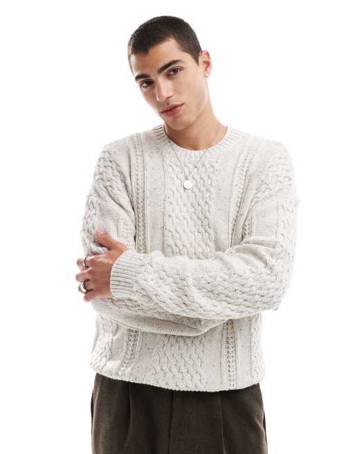 Hollister – Kremowy dzianinowy sweter o pudełkowym kroju i warkoczowym splocie