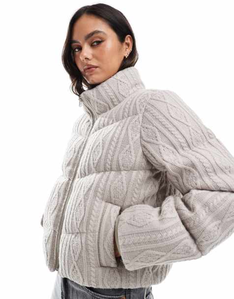 Hollister – Krótka dzianinowa kurtka z zabudowanym dekoltem w kolorze mocha - view 1